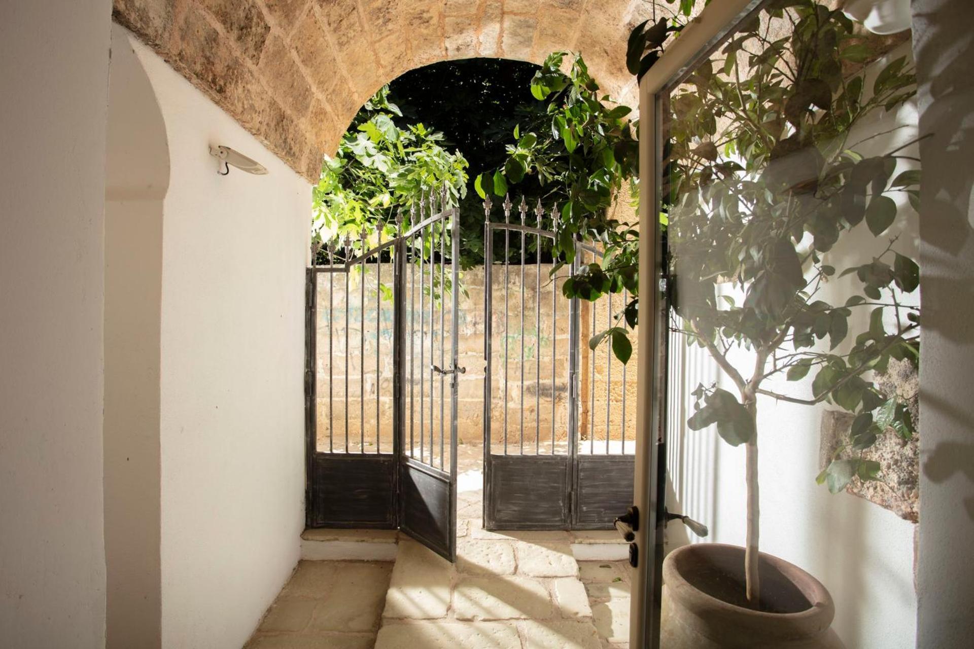 לינה וארוחת בוקר ראקאלה Don Alfonso Dimora D'Epoca מראה חיצוני תמונה